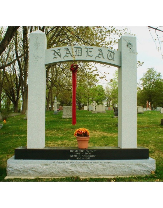 The arch of Au Revoir