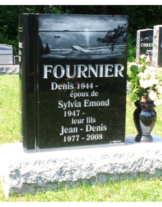 The darkness at the edge of the quay